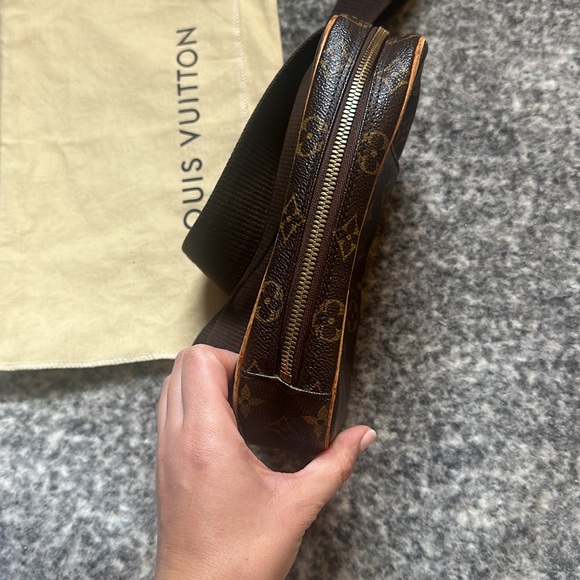Louis Vuitton Bum Bag - Picture 5 of 13